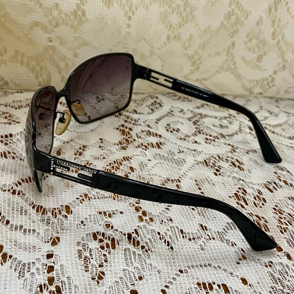 Fendi, FS466R 63#15 125 Sunglasses with Rhinestones - Picture 8 of 12